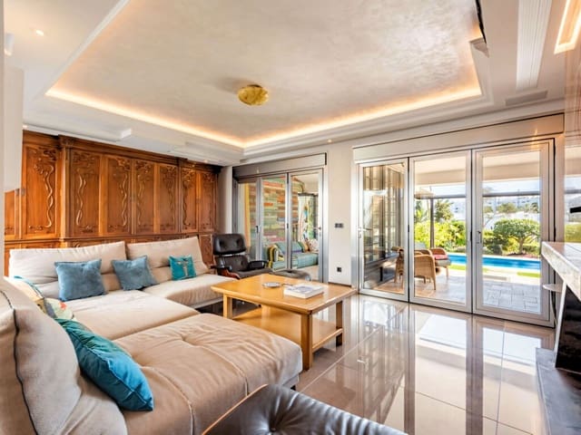 4 bedroom Villa for sale in San Pedro de Alcantara, Marbella with pool garage - € 5,850,000 (Ref: 9758594)