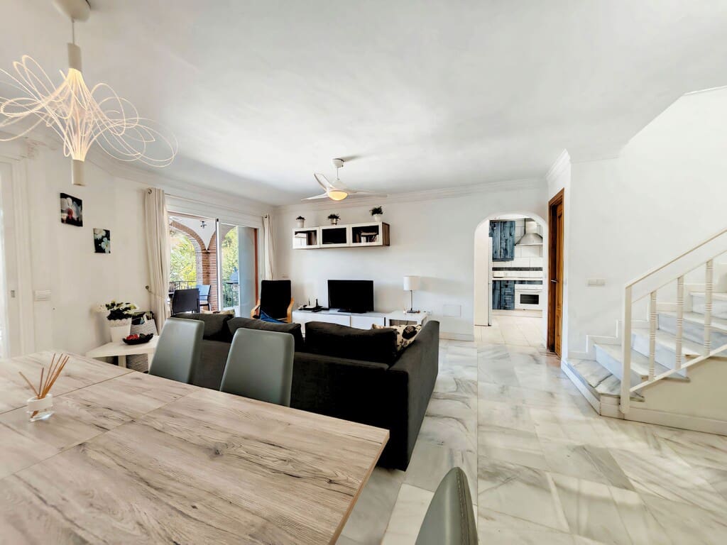 5 chambre Maison de Ville à vendre à Calahonda avec piscine garage - 565 000 € (Ref: 9758595)