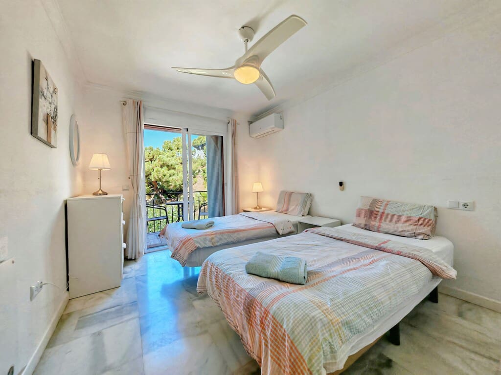 5 chambre Maison de Ville à vendre à Calahonda avec piscine garage - 565 000 € (Ref: 9758595)