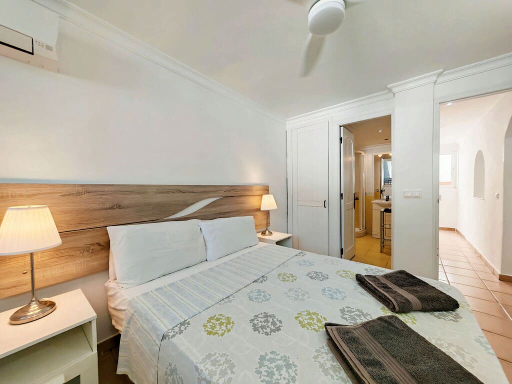 5 chambre Maison de Ville à vendre à Calahonda avec piscine garage - 565 000 € (Ref: 9758595)