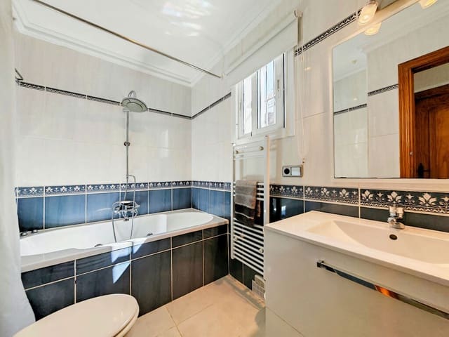 5 chambre Maison de Ville à vendre à Calahonda, Mijas avec piscine garage - 565 000 € (Ref: 9758595)