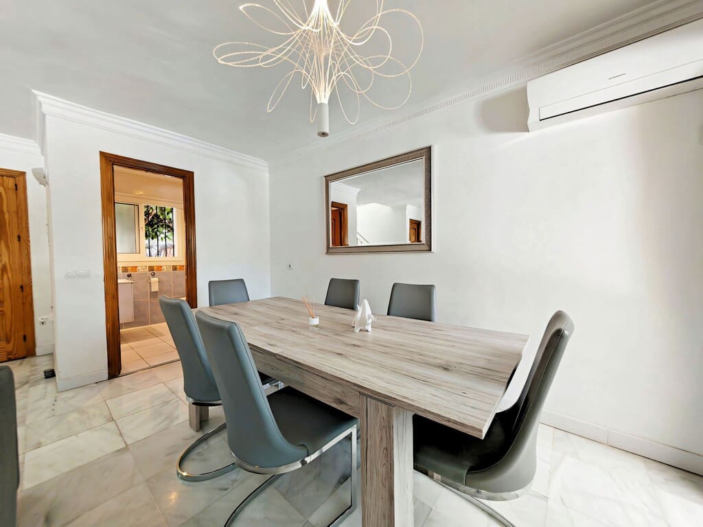 5 chambre Maison de Ville à vendre à Calahonda avec piscine garage - 565 000 € (Ref: 9758595)