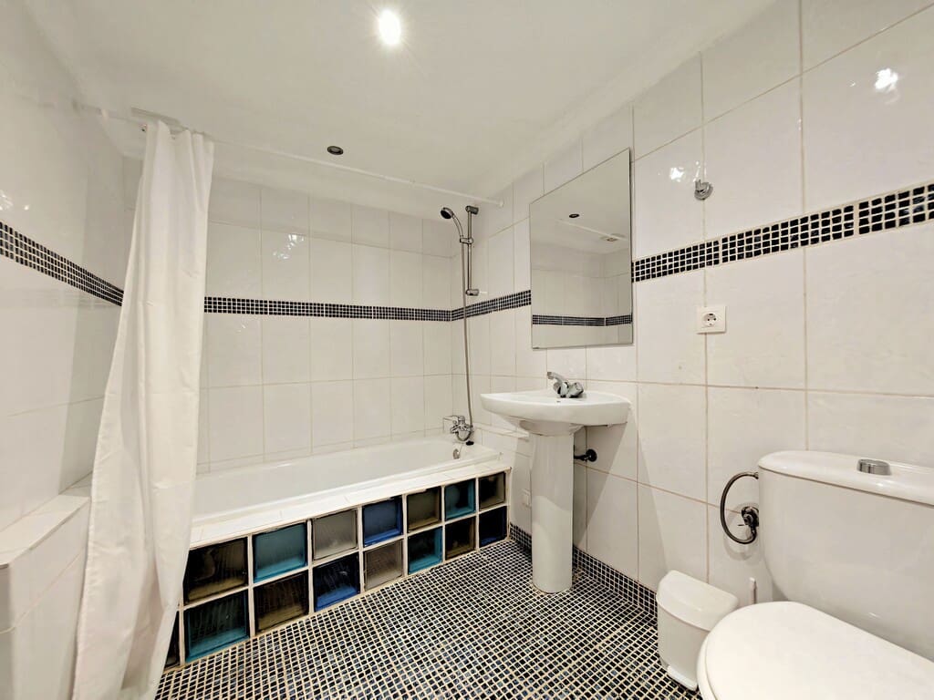 5 chambre Maison de Ville à vendre à Calahonda avec piscine garage - 565 000 € (Ref: 9758595)