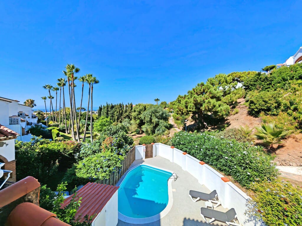 5 chambre Maison de Ville à vendre à Calahonda avec piscine garage - 565 000 € (Ref: 9758595)