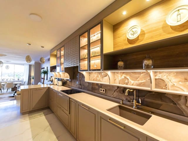 3 sovrum Hus till salu i Nueva Andalucia, Marbella med pool garage - 1 550 000 € (Ref: 9761748)