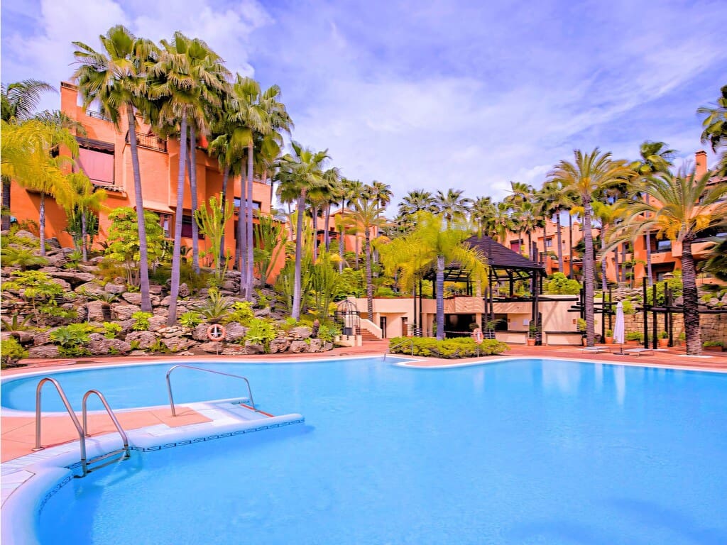 3 soverom Leilighet til salgs i Nueva Andalucia med svømmebasseng garasje - € 2 200 000 (Ref: 9770339)