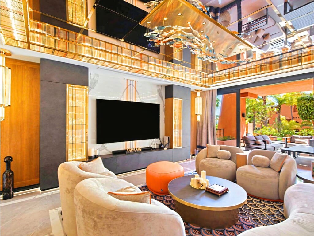 3 soverom Leilighet til salgs i Nueva Andalucia med svømmebasseng garasje - € 2 200 000 (Ref: 9770339)