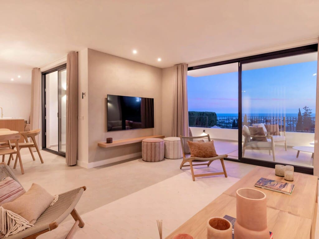 4 sypialnia Willa na sprzedaż w El Paraiso z basenem garażem - 2 695 000 € (Ref: 9770340)