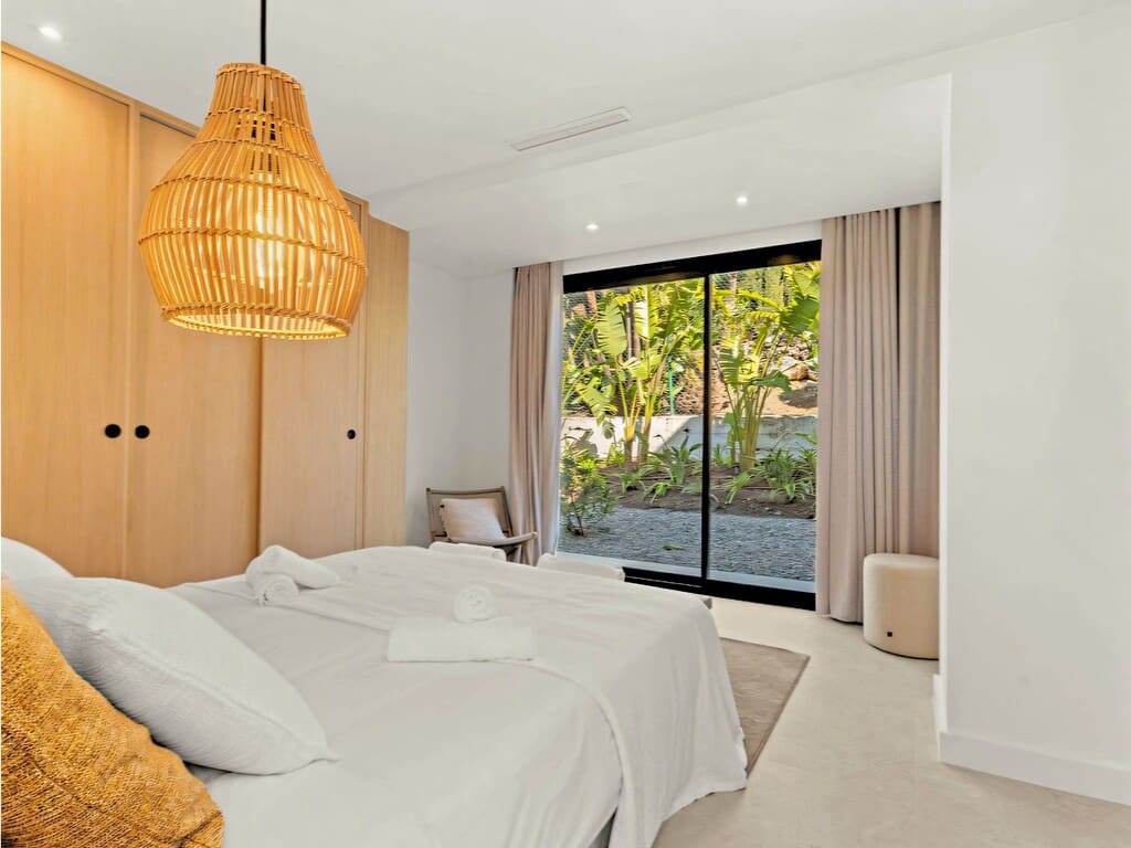 4 sypialnia Willa na sprzedaż w El Paraiso z basenem garażem - 2 695 000 € (Ref: 9770340)