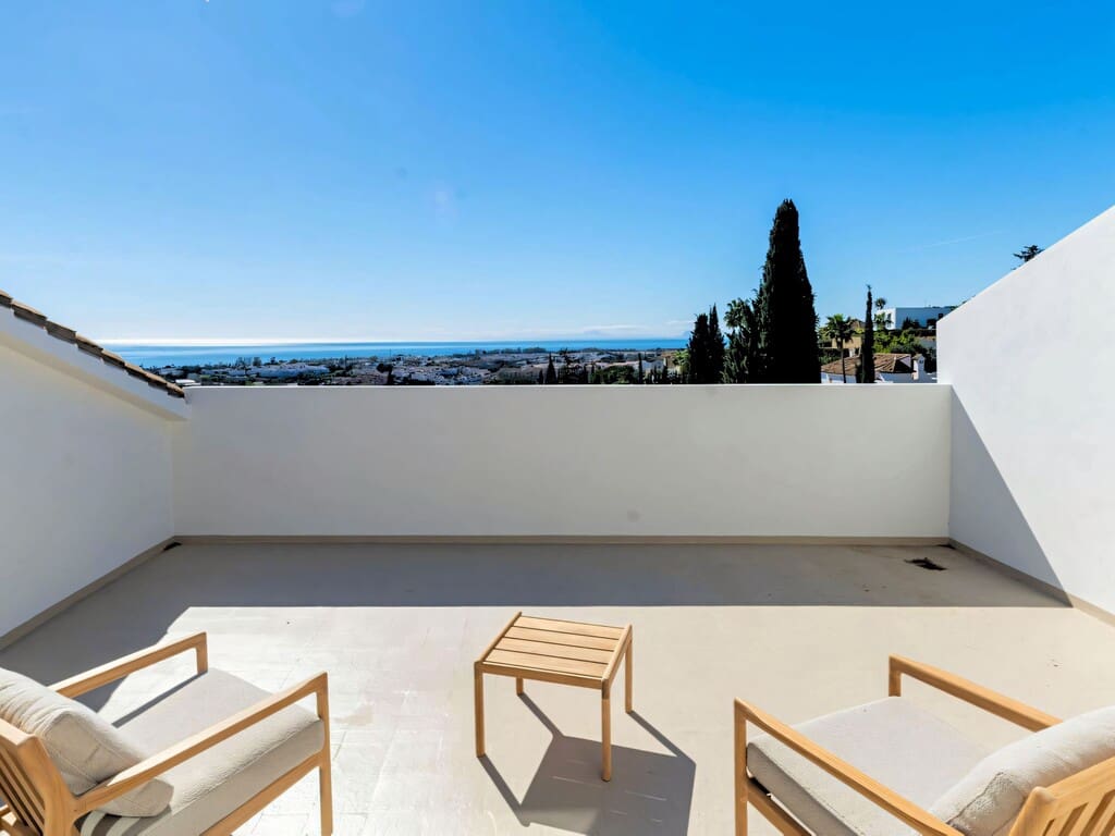 4 sypialnia Willa na sprzedaż w El Paraiso z basenem garażem - 2 695 000 € (Ref: 9770340)