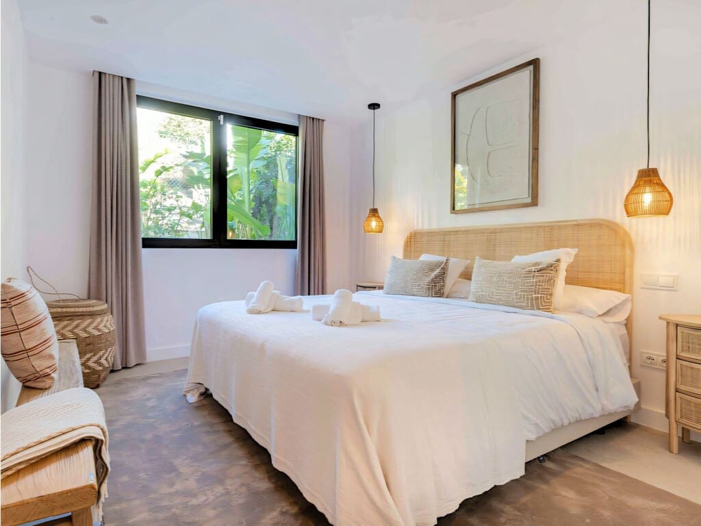 4 sypialnia Willa na sprzedaż w El Paraiso z basenem garażem - 2 695 000 € (Ref: 9770340)