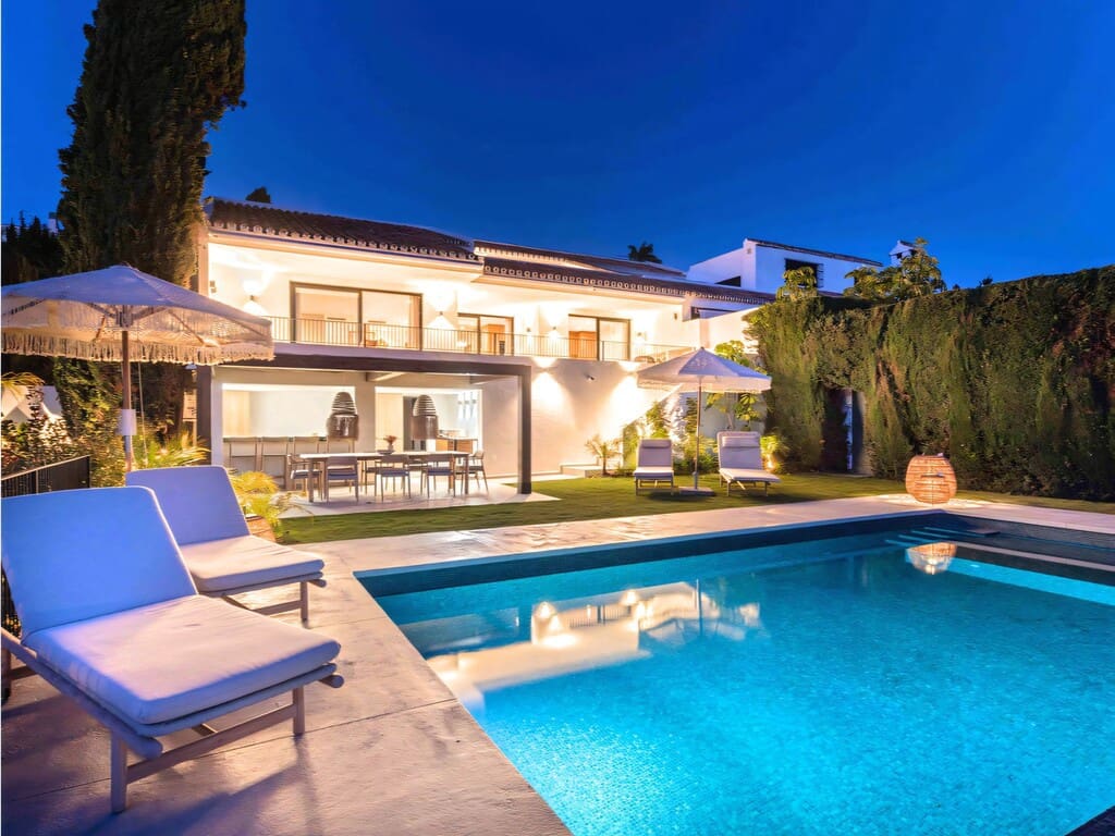 4 sypialnia Willa na sprzedaż w El Paraiso z basenem garażem - 2 695 000 € (Ref: 9770340)