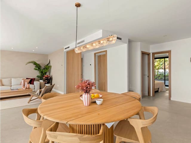 4 sypialnia Willa na sprzedaż w El Paraiso, Estepona z basenem garażem - 2 695 000 € (Ref: 9770340)