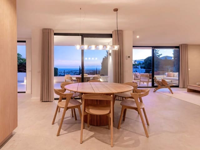 4 sypialnia Willa na sprzedaż w El Paraiso, Estepona z basenem garażem - 2 695 000 € (Ref: 9770340)