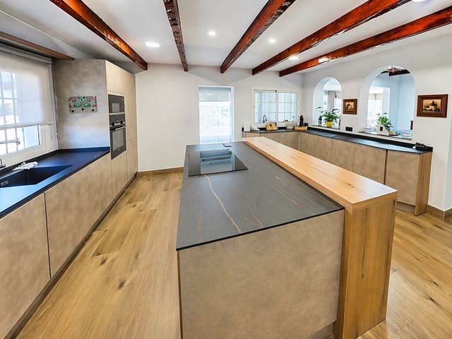 3 sovrum Villa till salu i Mijas med pool garage - 950 000 € (Ref: 9770341)