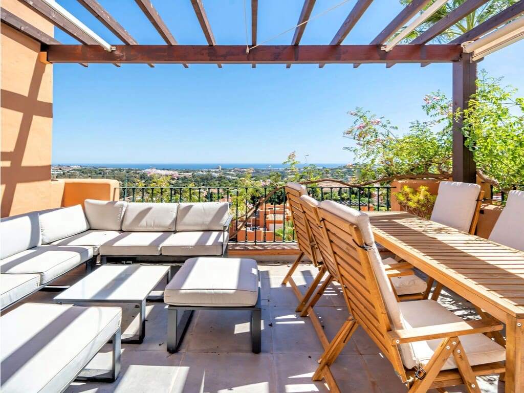 3 soveværelse Penthouse til salg i Nueva Andalucia med swimmingpool garage - € 1.123.000 (Ref: 9772777)