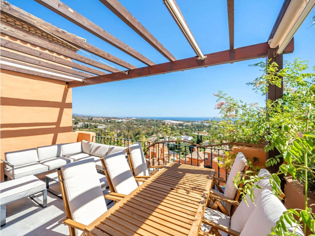 3 soveværelse Penthouse til salg i Nueva Andalucia med swimmingpool garage - € 1.123.000 (Ref: 9772777)