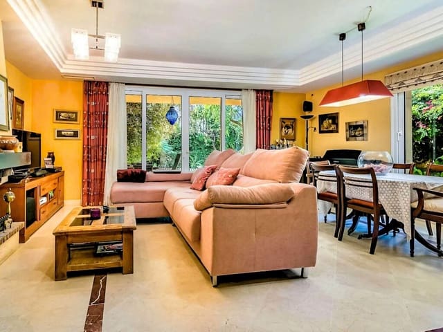 4 makuuhuone Omakotitalo myytävänä paikassa Riviera del Sol, Mijas mukana uima-altaan 
autotalli - 660 000 € (Ref: 9772778)