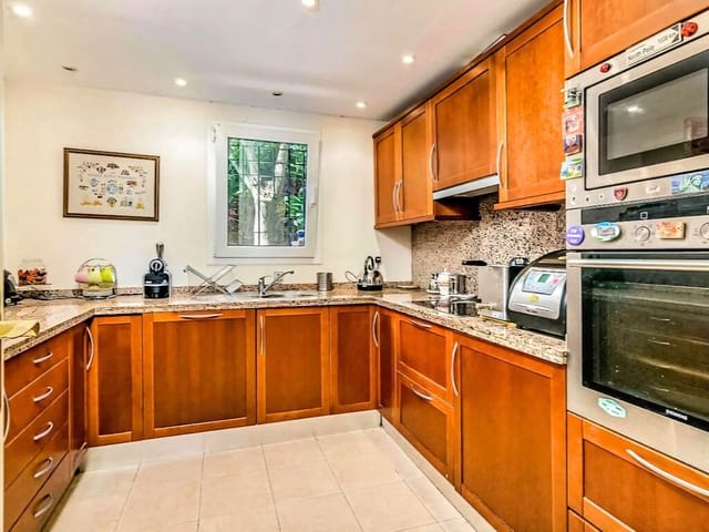 4 makuuhuone Omakotitalo myytävänä paikassa Riviera del Sol, Mijas mukana uima-altaan 
autotalli - 660 000 € (Ref: 9772778)