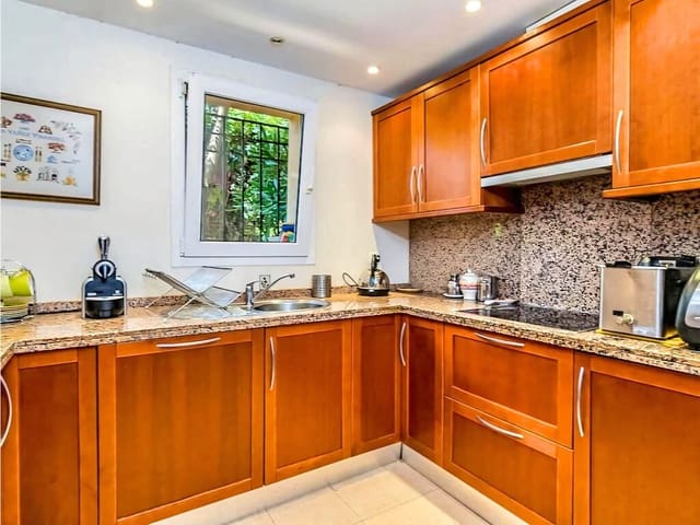 4 makuuhuone Omakotitalo myytävänä paikassa Riviera del Sol, Mijas mukana uima-altaan 
autotalli - 660 000 € (Ref: 9772778)