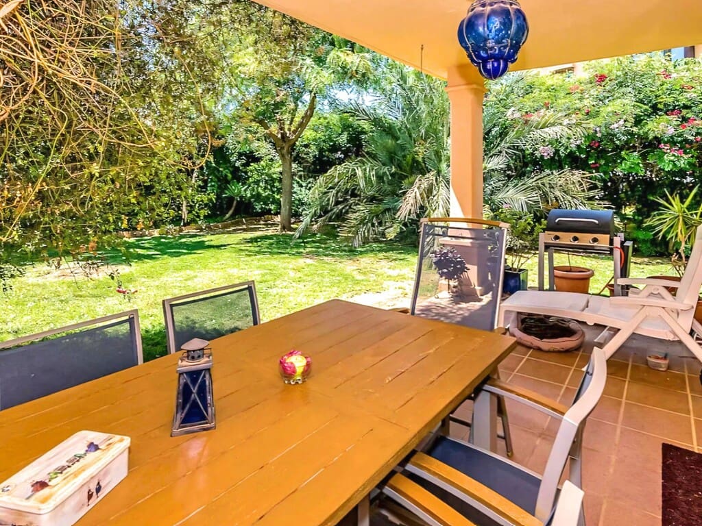 4 makuuhuone Omakotitalo myytävänä paikassa Riviera del Sol mukana uima-altaan 
autotalli - 660 000 € (Ref: 9772778)