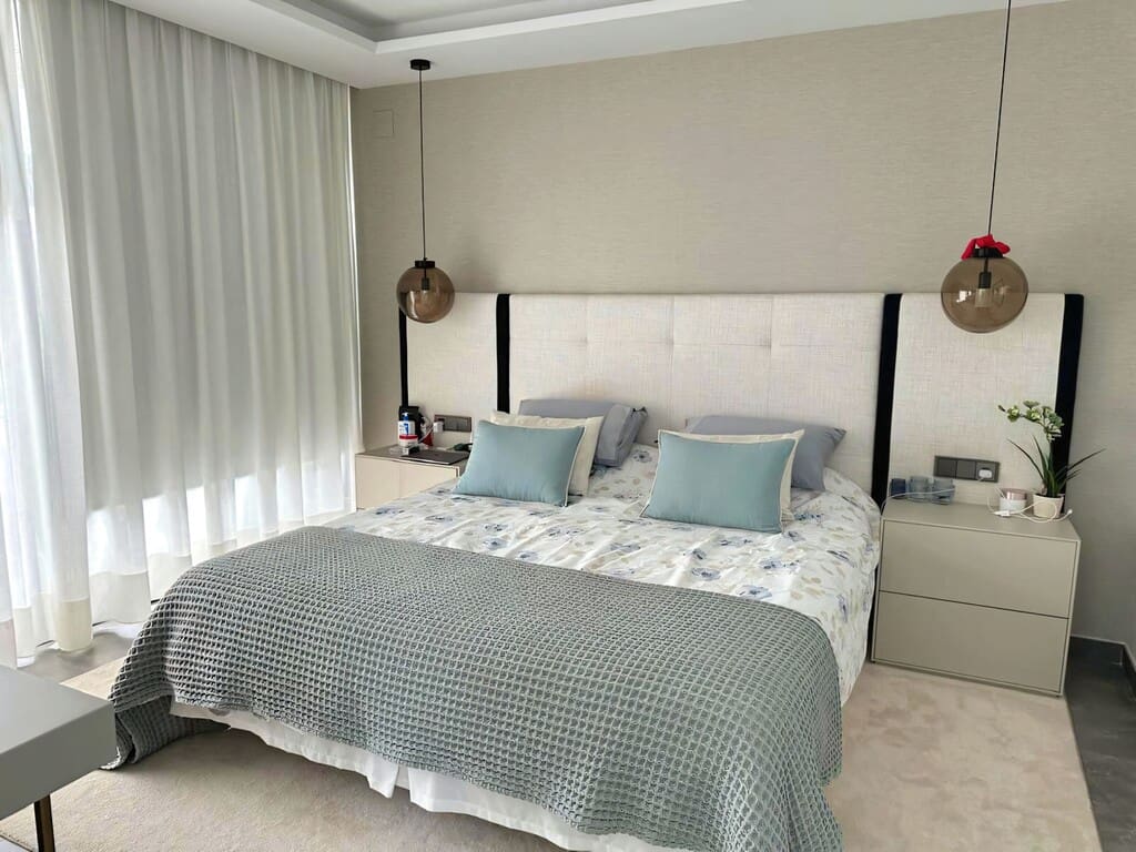 5 bedroom Villa for sale in Puerto Banus with pool garage - € 2,585,000 (Ref: 9772780)