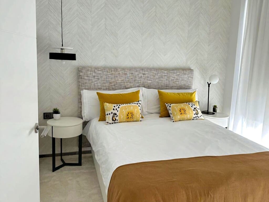 5 bedroom Villa for sale in Puerto Banus with pool garage - € 2,585,000 (Ref: 9772780)