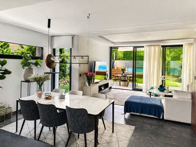 5 bedroom Villa for sale in Puerto Banus, Marbella with pool garage - € 2,585,000 (Ref: 9772780)