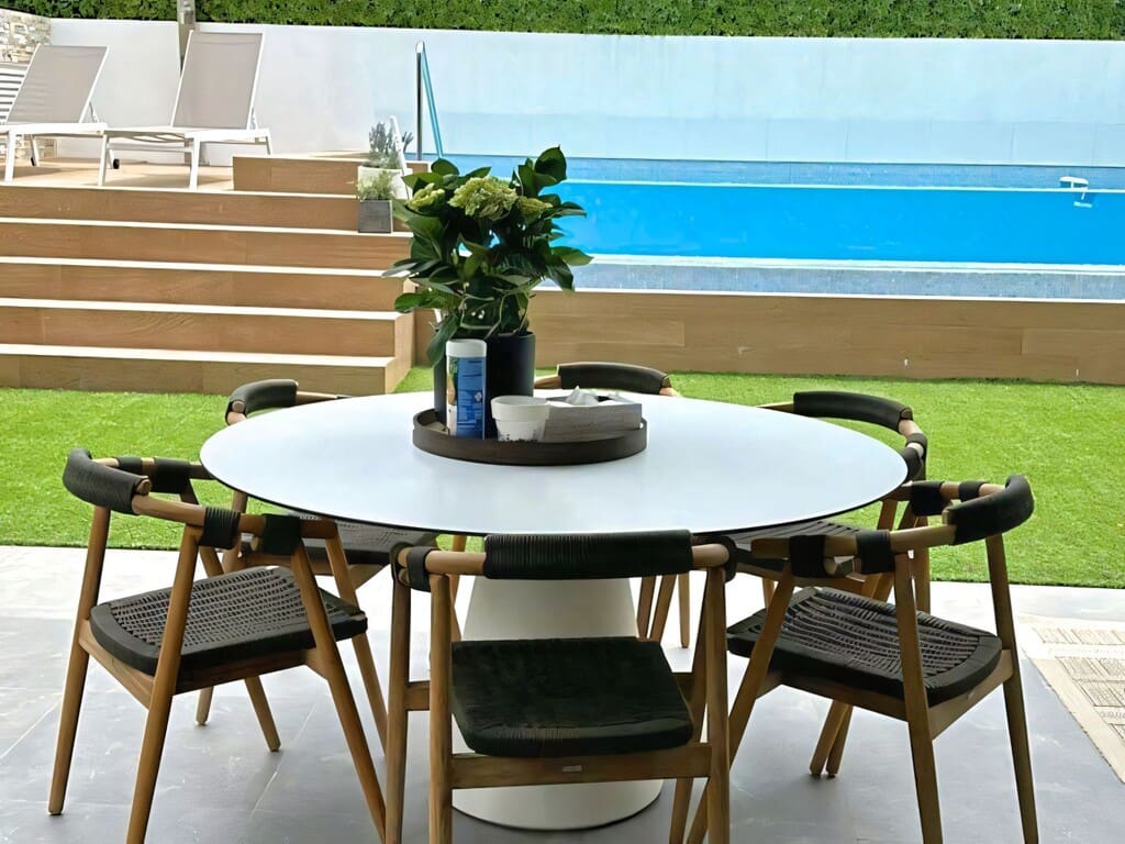 5 bedroom Villa for sale in Puerto Banus with pool garage - € 2,585,000 (Ref: 9772780)