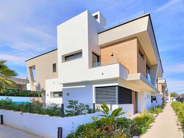 5 bedroom Villa for sale in Puerto Banus, Marbella with pool garage - € 2,585,000 (Ref: 9772780)