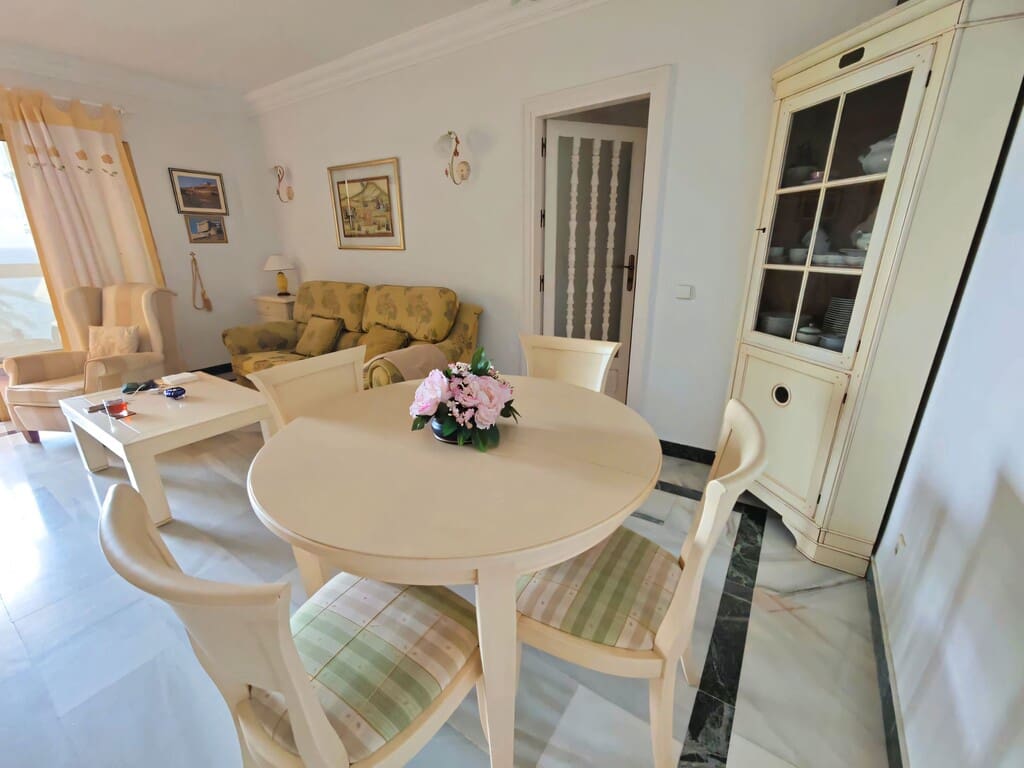 2 sypialnia Apartament na sprzedaż w Marbella z basenem garażem - 690 000 € (Ref: 9777734)