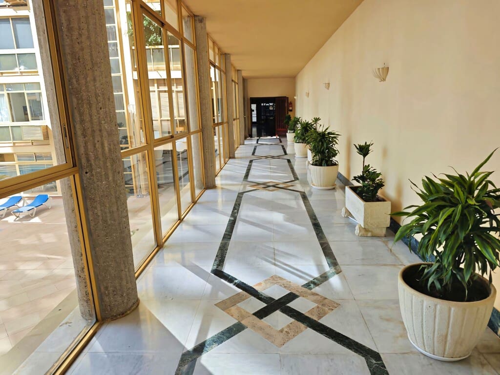 2 sypialnia Apartament na sprzedaż w Marbella z basenem garażem - 690 000 € (Ref: 9777734)