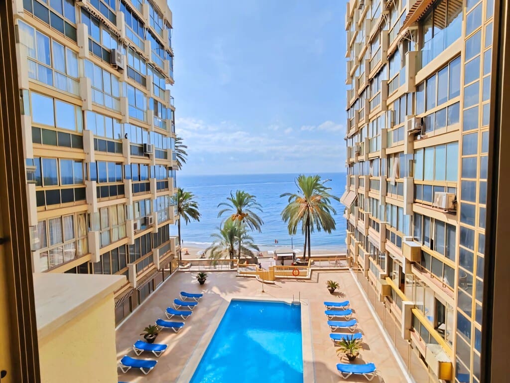 2 sypialnia Apartament na sprzedaż w Marbella z basenem garażem - 690 000 € (Ref: 9777734)