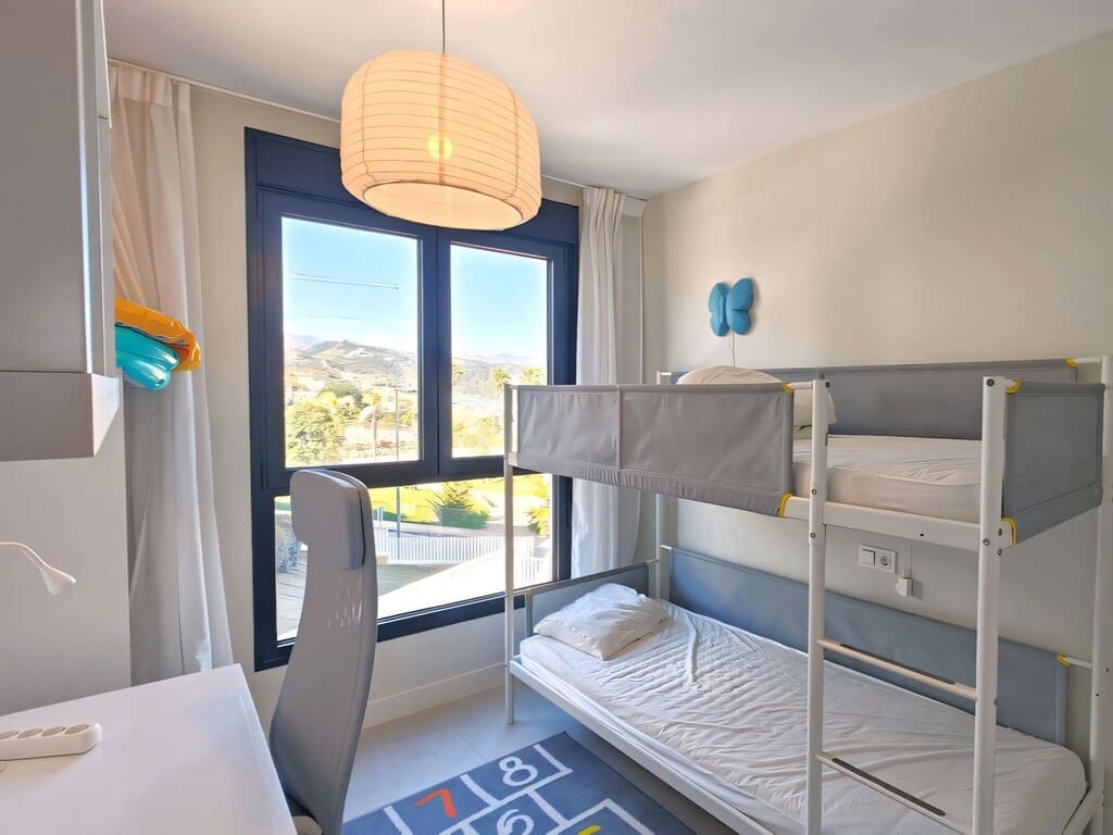 4 sovrum Lägenhet till salu i Estepona med pool garage - 885 000 € (Ref: 9777735)