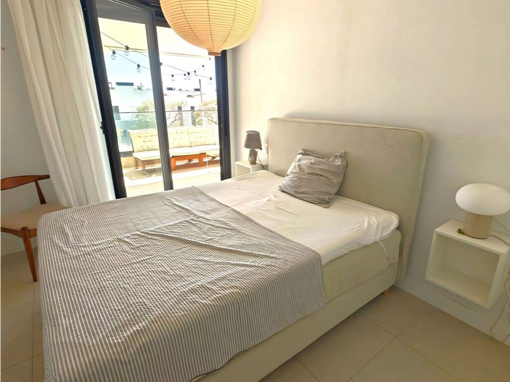 4 sovrum Lägenhet till salu i Estepona med pool garage - 885 000 € (Ref: 9777735)