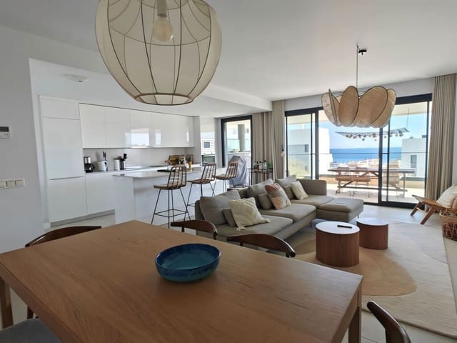 4 sovrum Lägenhet till salu i Estepona med pool garage - 885 000 € (Ref: 9777735)