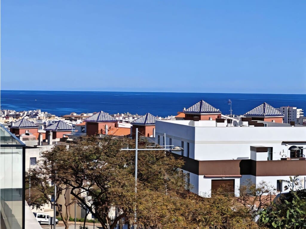 4 sovrum Lägenhet till salu i Estepona med pool garage - 885 000 € (Ref: 9777735)