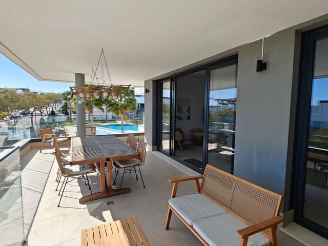 4 sovrum Lägenhet till salu i Estepona med pool garage - 885 000 € (Ref: 9777735)