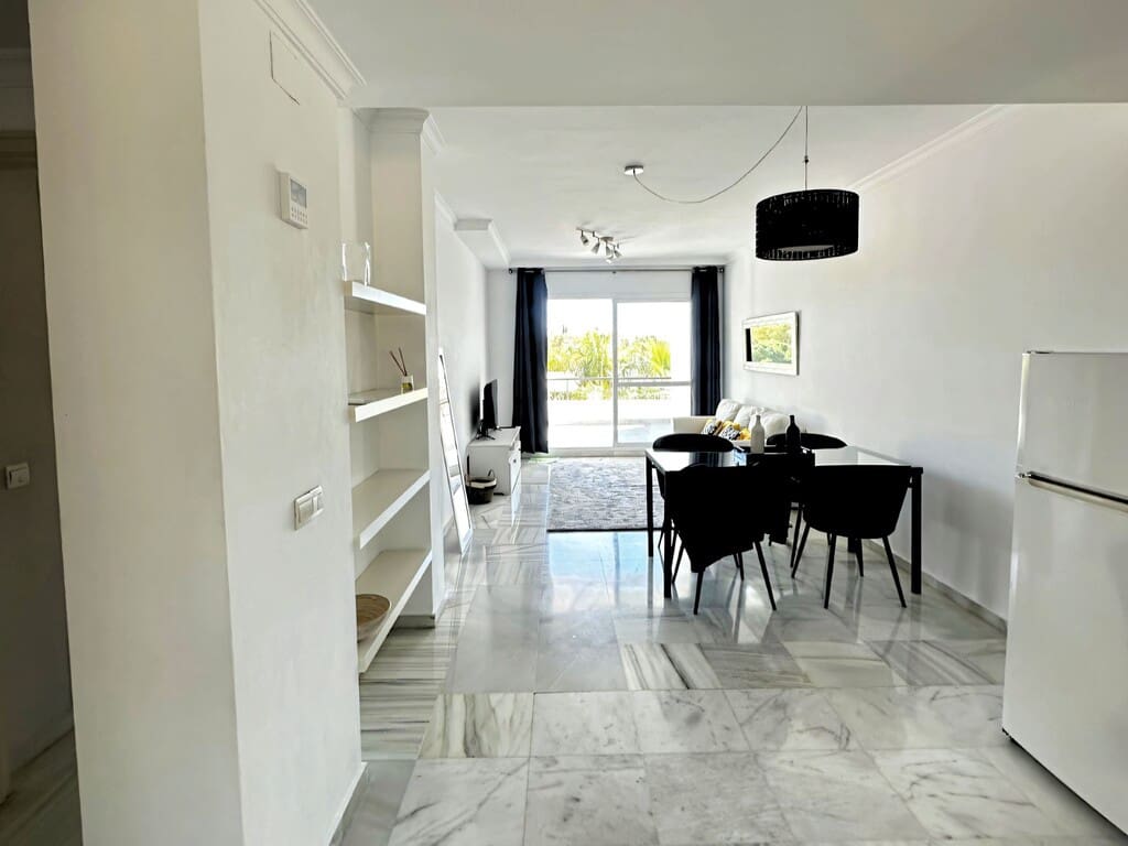 2 soveværelse Lejlighed til salg i Nueva Andalucia med swimmingpool garage - € 460.000 (Ref: 9777737)