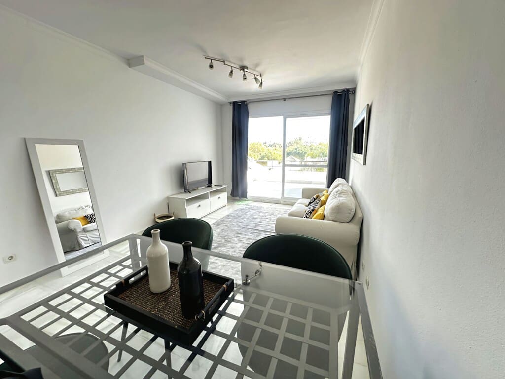 2 soveværelse Lejlighed til salg i Nueva Andalucia med swimmingpool garage - € 460.000 (Ref: 9777737)