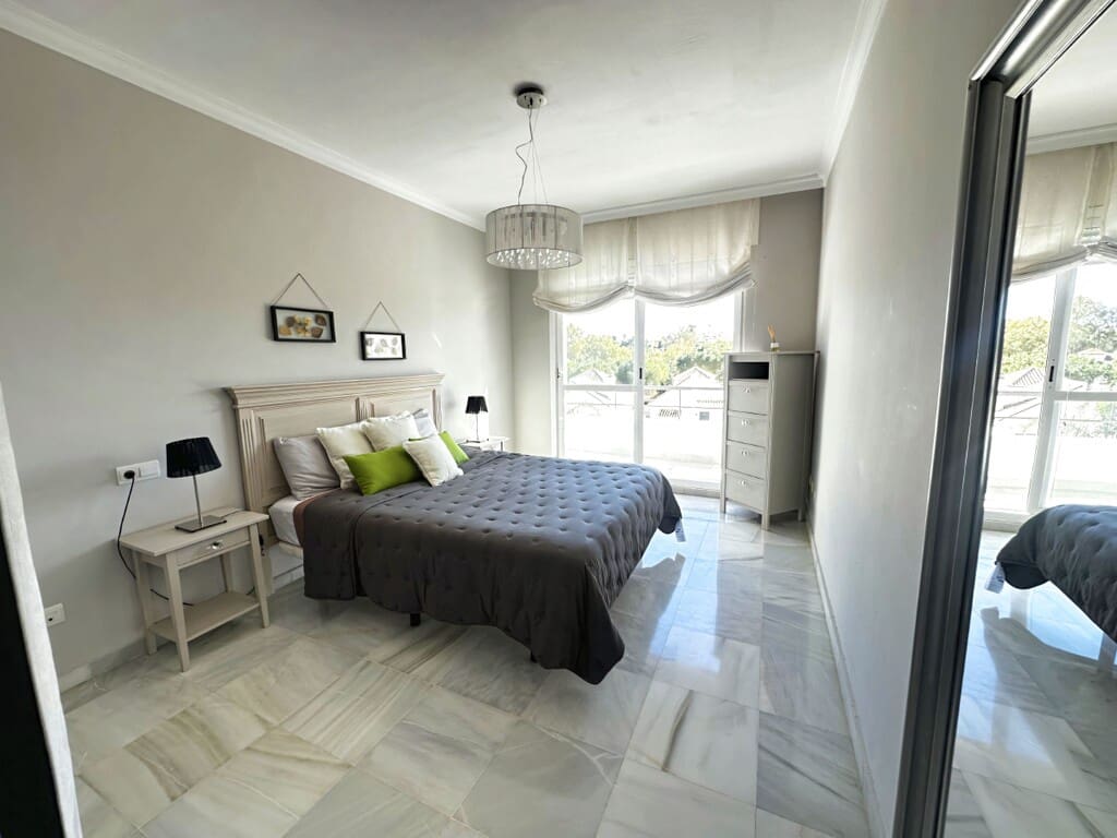 2 soveværelse Lejlighed til salg i Nueva Andalucia med swimmingpool garage - € 460.000 (Ref: 9777737)