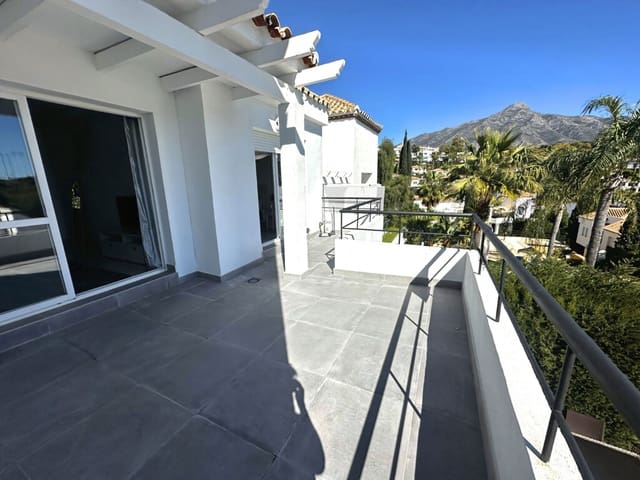 2 soveværelse Lejlighed til salg i Nueva Andalucia, Marbella med swimmingpool garage - € 460.000 (Ref: 9777737)