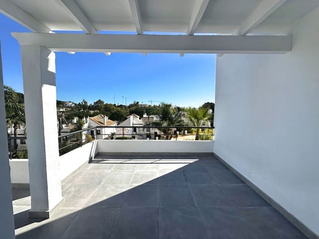 2 soveværelse Lejlighed til salg i Nueva Andalucia, Marbella med swimmingpool garage - € 460.000 (Ref: 9777737)
