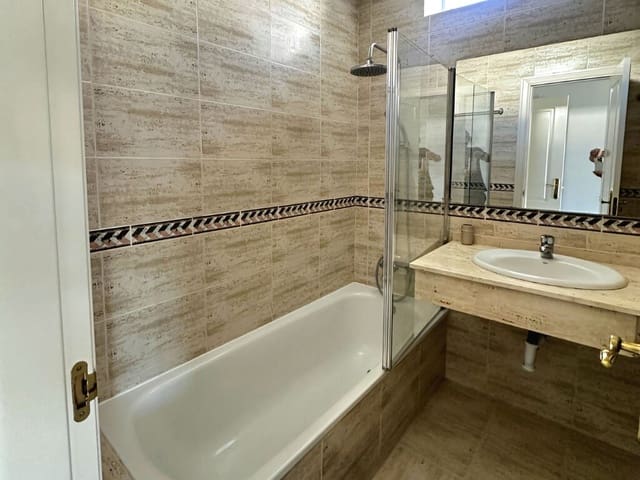 2 soveværelse Lejlighed til salg i Nueva Andalucia, Marbella med swimmingpool garage - € 460.000 (Ref: 9777737)