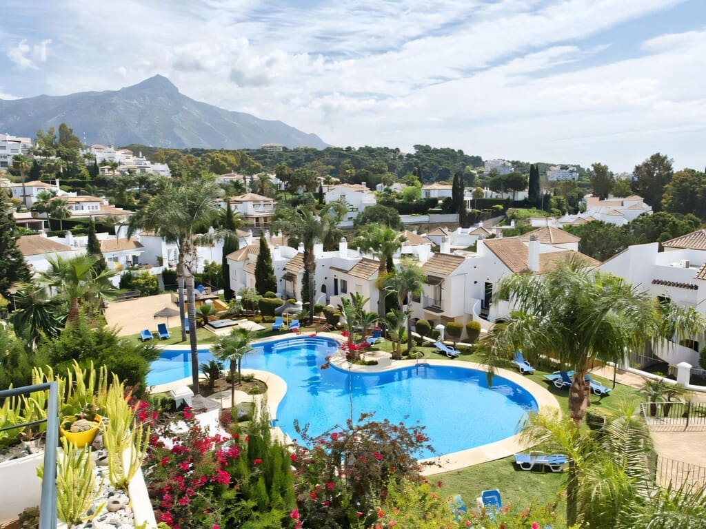 2 soveværelse Lejlighed til salg i Nueva Andalucia med swimmingpool garage - € 460.000 (Ref: 9777737)