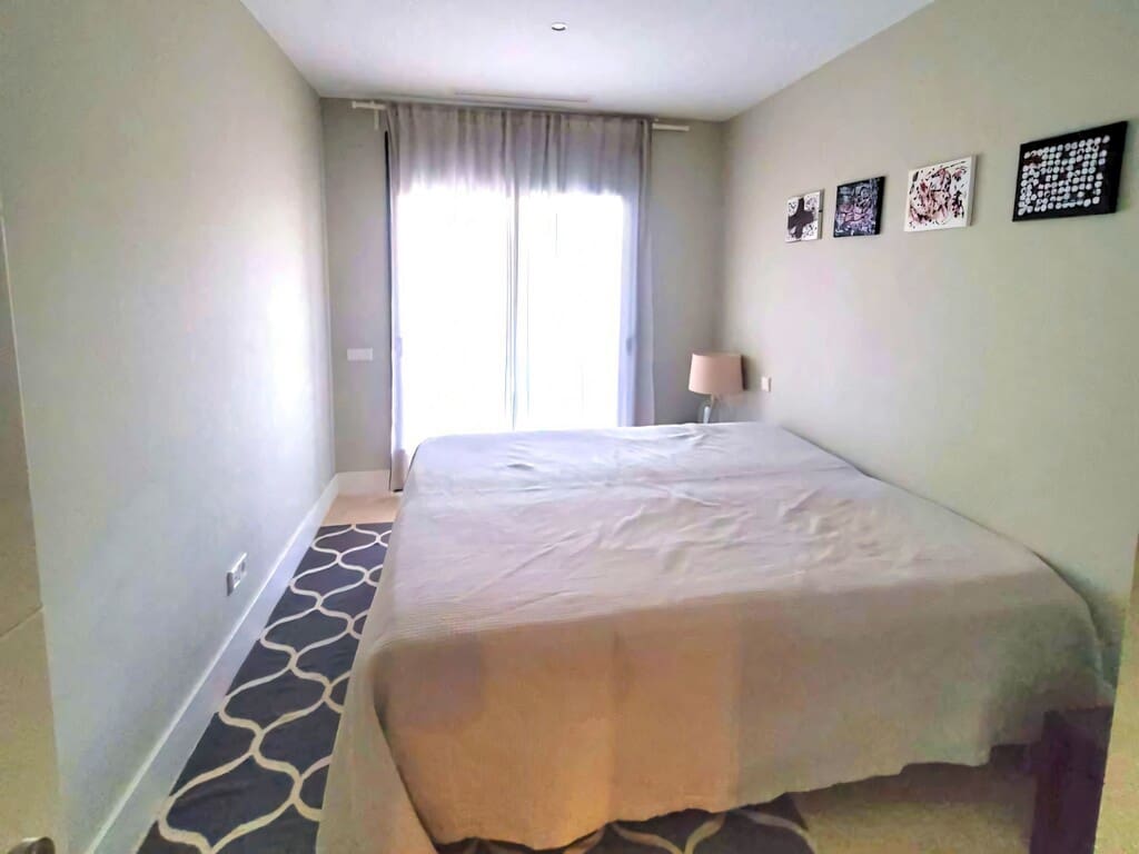 2 soverom Leilighet til salgs i New Golden Mile med svømmebasseng garasje - € 424 000 (Ref: 9780235)