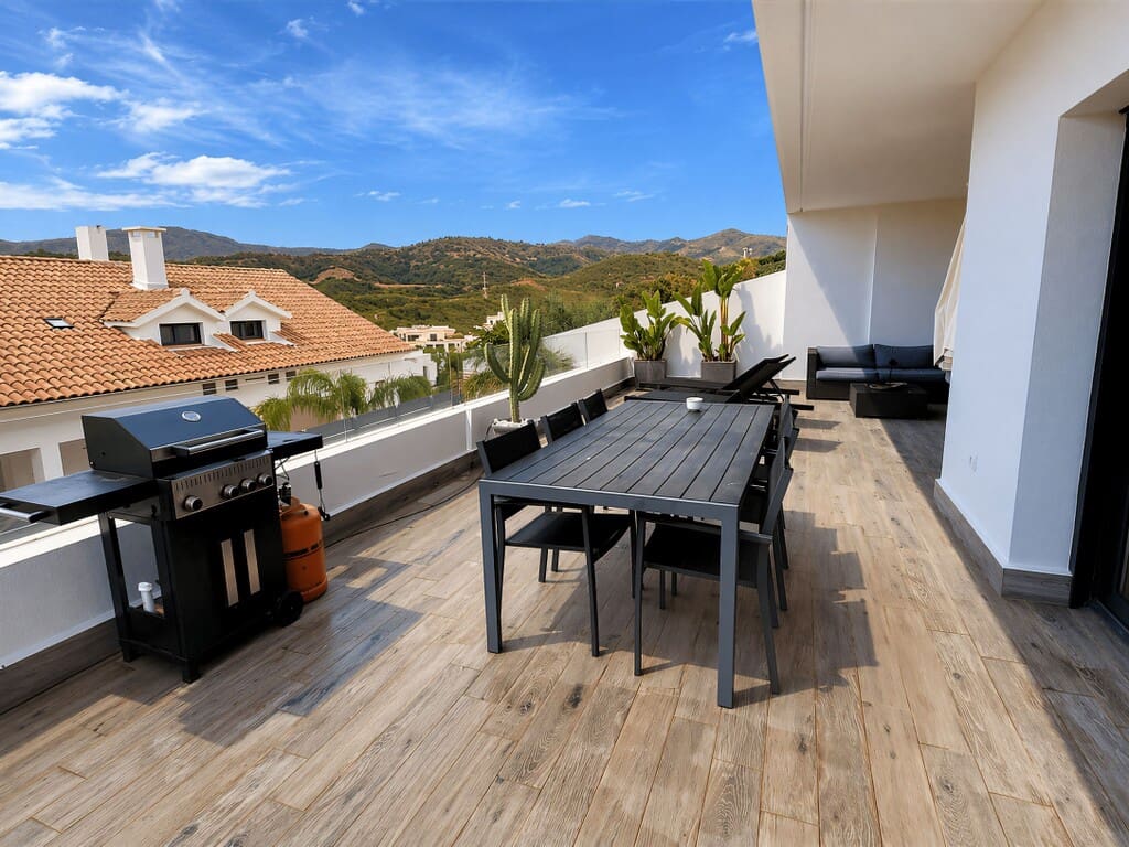 2 soverom Leilighet til salgs i New Golden Mile med svømmebasseng garasje - € 424 000 (Ref: 9780235)