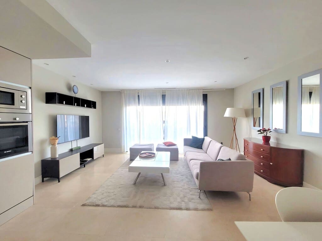 2 soverom Leilighet til salgs i New Golden Mile med svømmebasseng garasje - € 424 000 (Ref: 9780235)