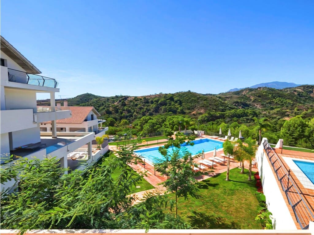 2 soverom Leilighet til salgs i New Golden Mile med svømmebasseng garasje - € 424 000 (Ref: 9780235)