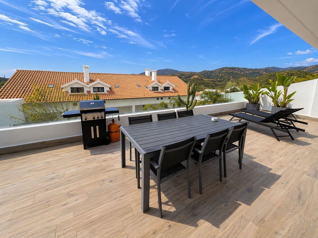 2 soverom Leilighet til salgs i New Golden Mile med svømmebasseng garasje - € 424 000 (Ref: 9780235)